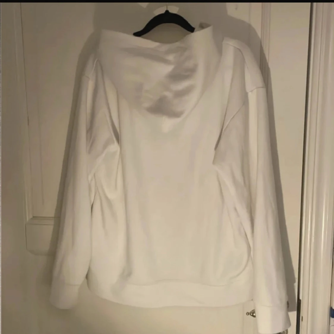 Vit hoodie med dragkedja från Lacoste - 1