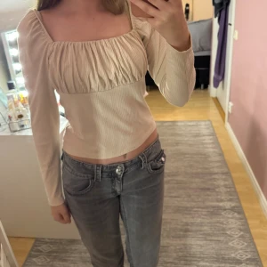 Beige rosa top - Från bubbleroom, storlek M men skulle också säga S