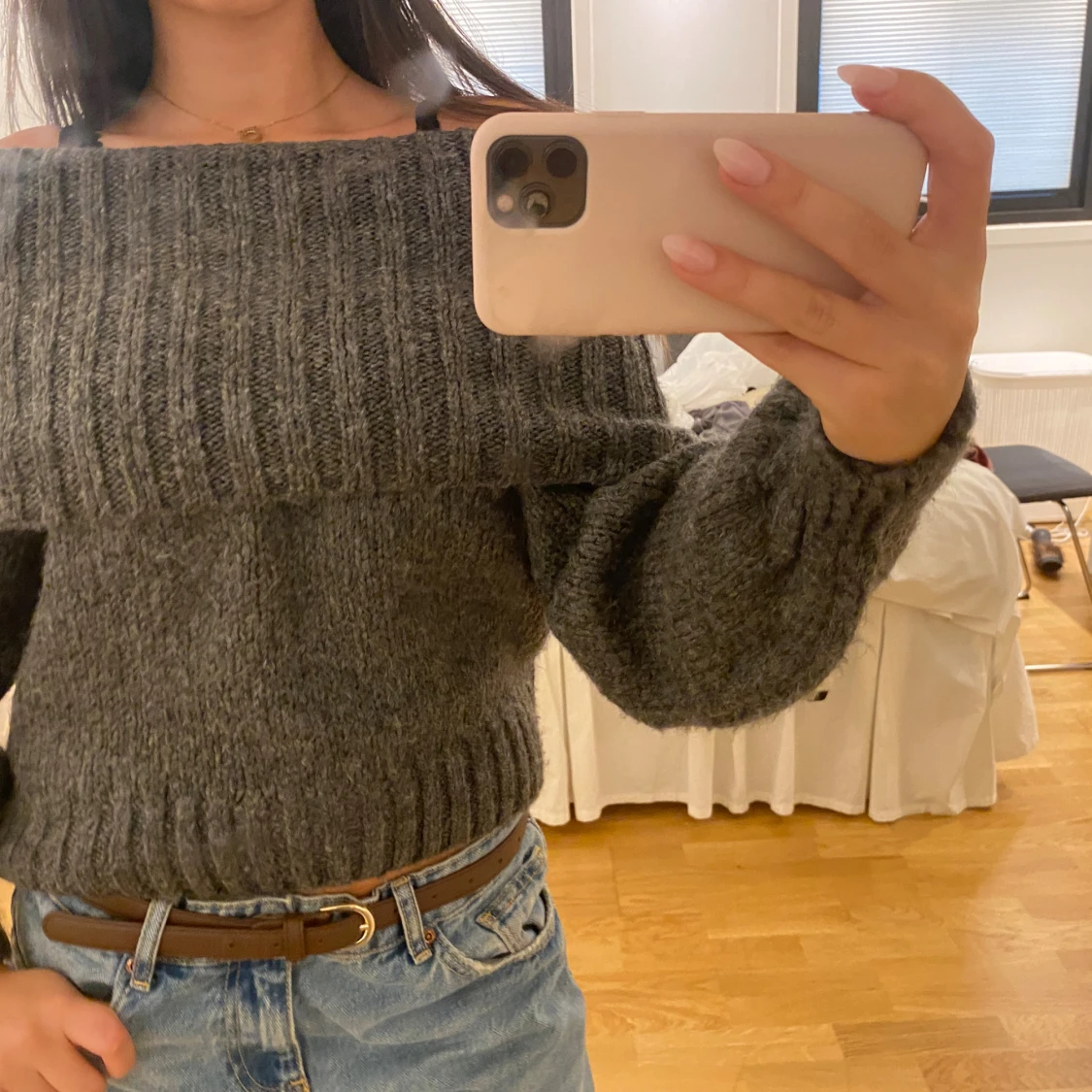 Mörkgrå offshoulder stickad tröja Gina Tricot - 1