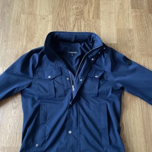 Söker field jacka j. Lindeberg - Söker field jacka från j. Lindeberg storlek S!! 