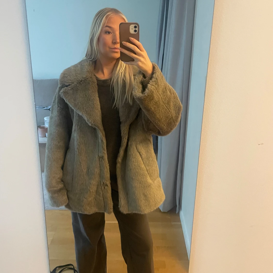 Beige pälsjacka/kappa