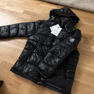 Moncler Jacka  - Helt ny funkar för båda män och kvinnor perfekt för vintern
