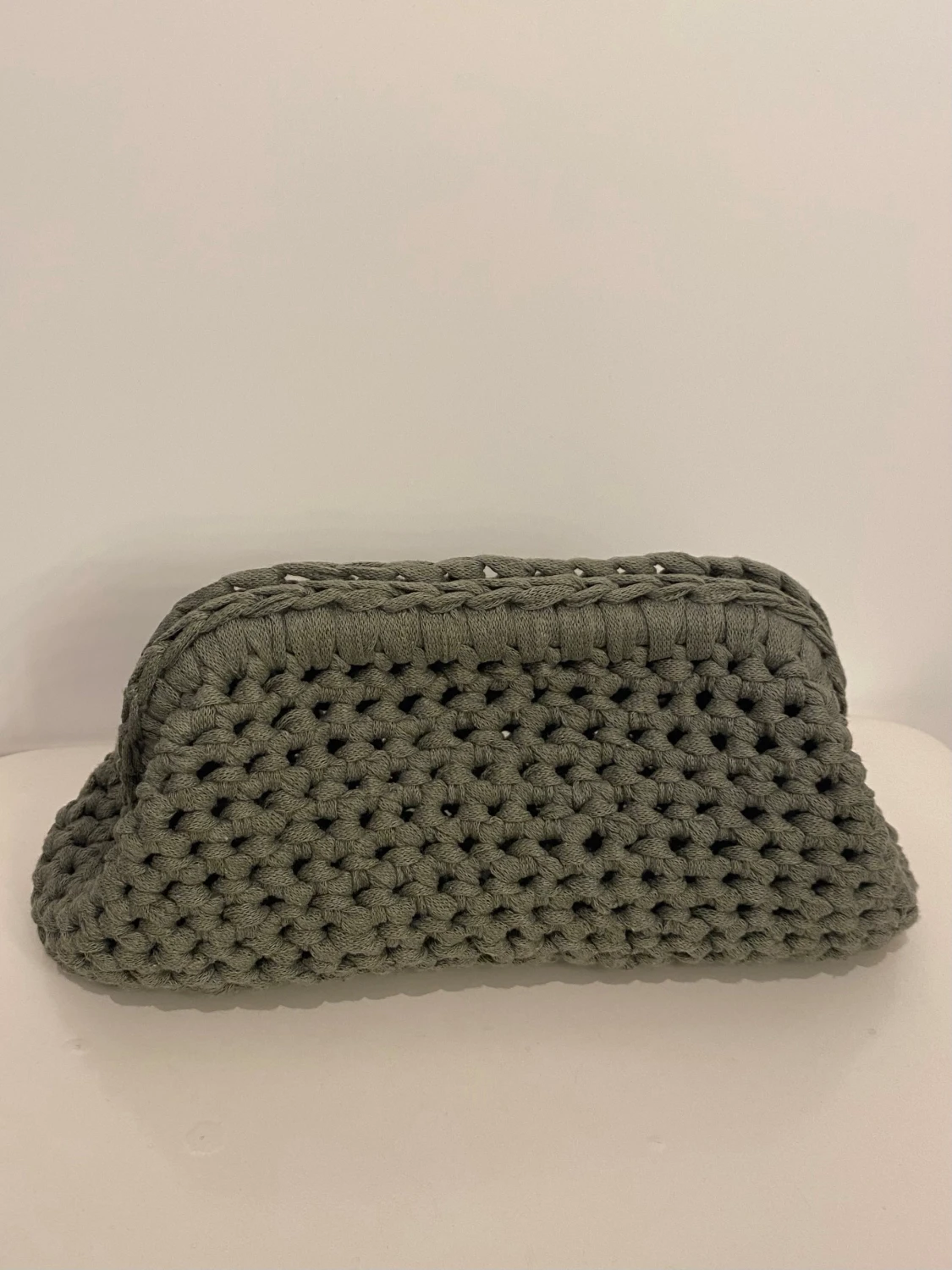 Handvirkade Clutchväska i khakigrön