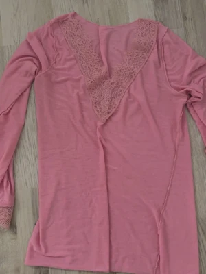 Intimissmi tröja  - Jättefint skick, finns inte längre att köpa på hemsidan 💕💕 är i M men passar S bra också 