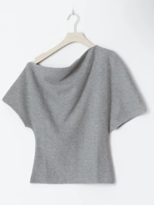 Grå offshoulder stickad topp - Snygg grå stickad topp från Gina 🥰helt ny i storlek M🥰