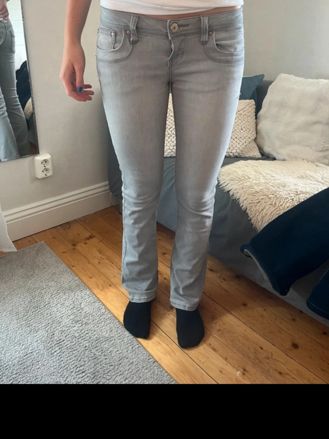Ljusgrå bootcut jeans - 1