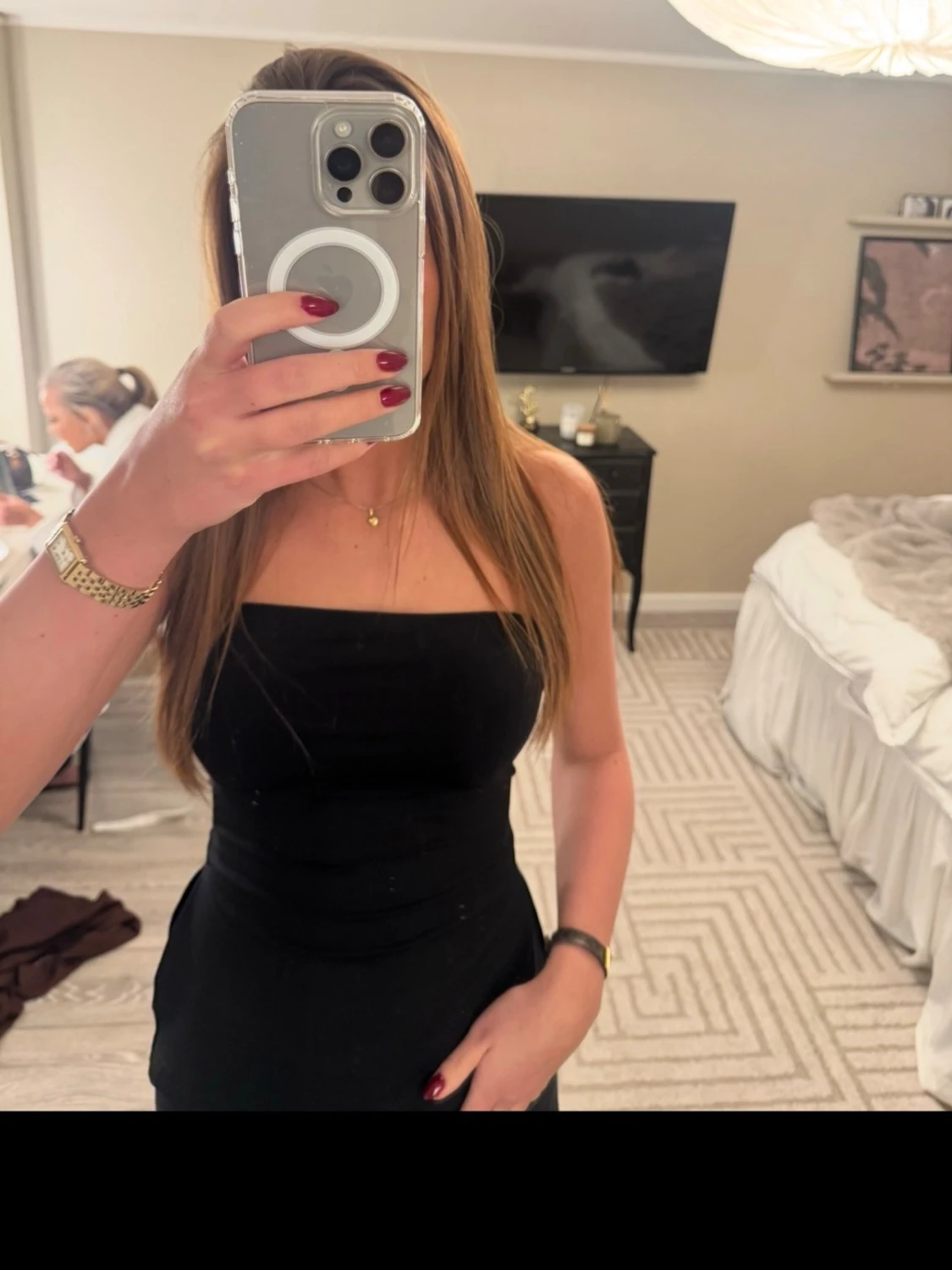 Svart axelbandslös klänning - 1