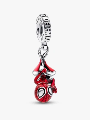 Pandora berlock spiderman silver/röd - Säljer en söt Pandora berlock i form av spiderman. Berlocken är i silverfärgat material med röda och vita detaljer. Säljer fler berlocker på min sida! Nypris: 899kr. 😊