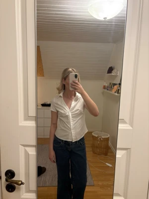 Vit skjorta - Knappt använd lite mer cropped💞