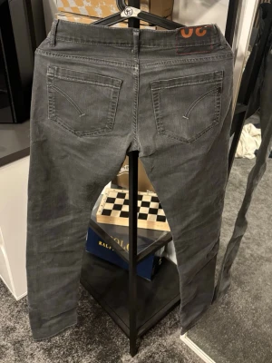 Donup jeans George - Klassiska grisch modellen på dondup som alla har. Nypris 3500:- 