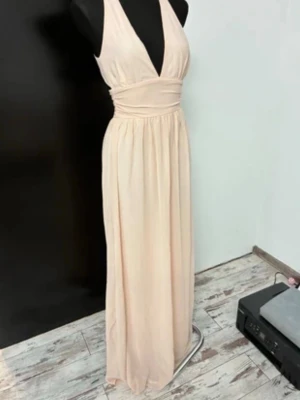 Balklänning  - En jättefin balklänning som aldrig används!💕