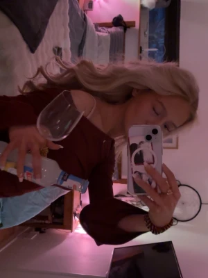 Topp från cider - Säljer denna röda tröja från cider, jätte fin och enkel att styla på olika sätt. Säljer pga att jag inte får mycket användning utav den❤️