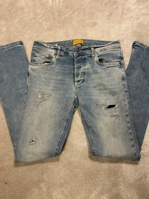 Jack n Jones jeans  - Feta Jack n Jones Slim fit/ Tim jeans i storleken 30/34. Skriv för frågor! 