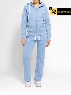 Ljus blå kofta  - Jag säljer denna helt nya koftan. Säljer den på grund av att den är för stor (koftan är exakt samma som på bilden) så skriv för bilder på koftan