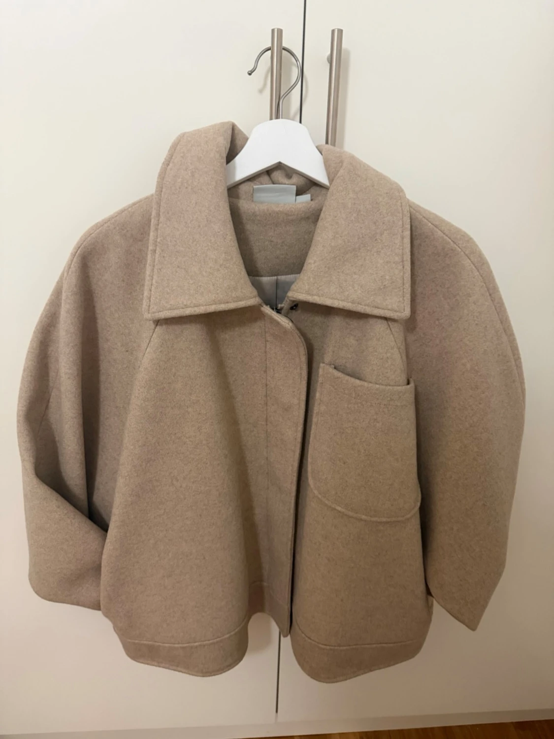 Beige oversized jacka