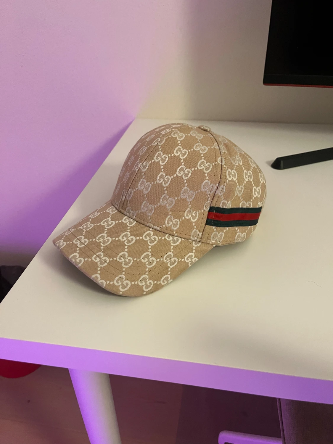 Nästan helt ny keps