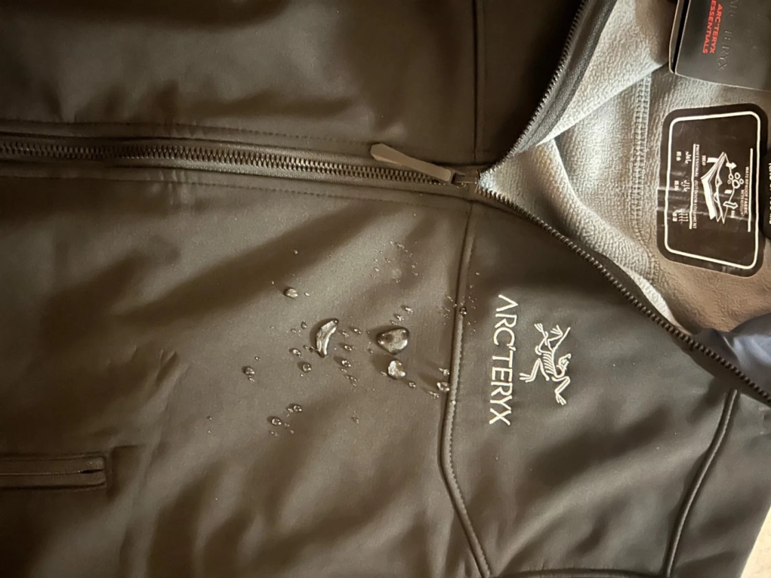 Svart vindjacka från Arcteryx  - 2