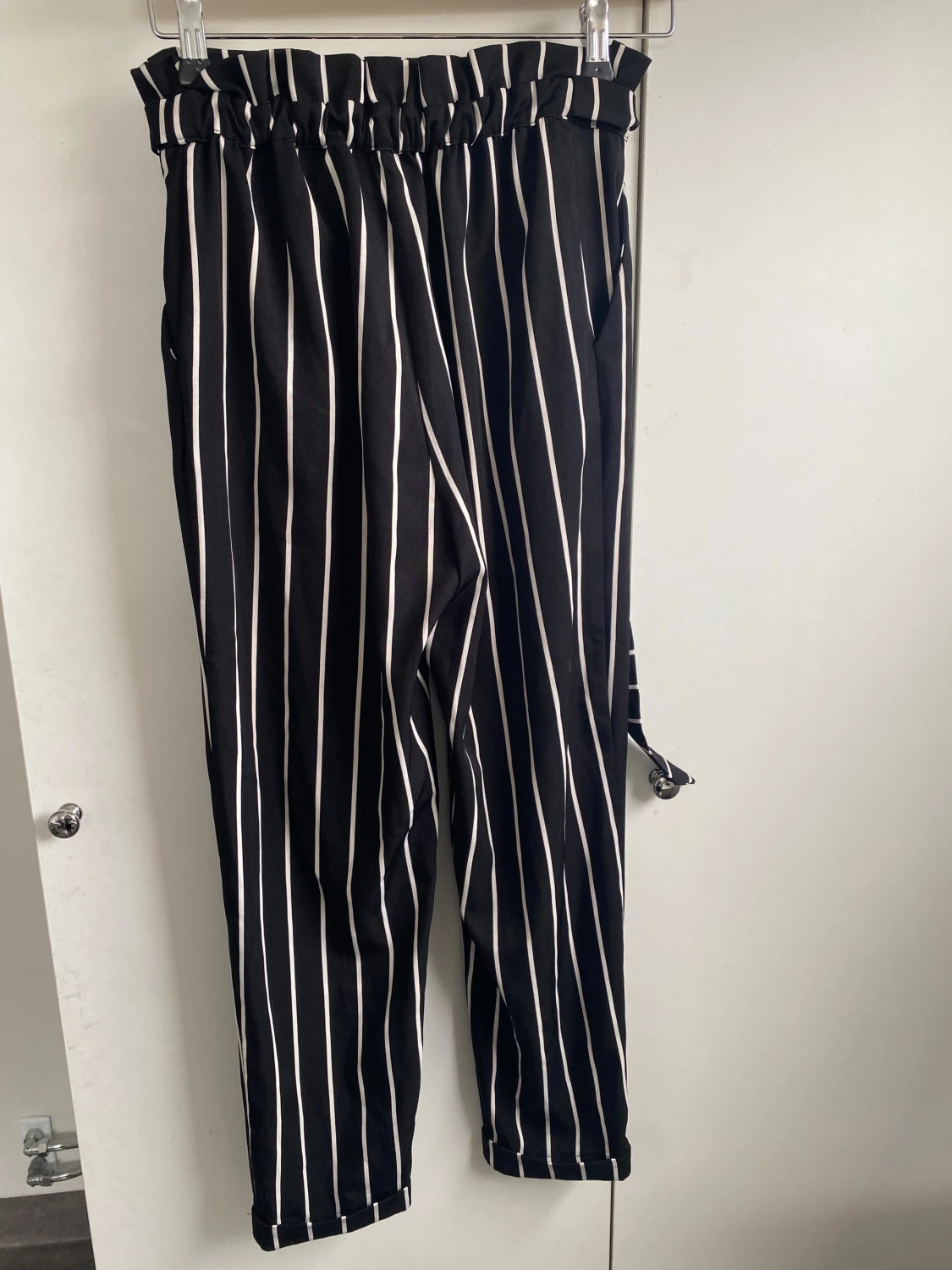 Svarta randiga byxor  - 3