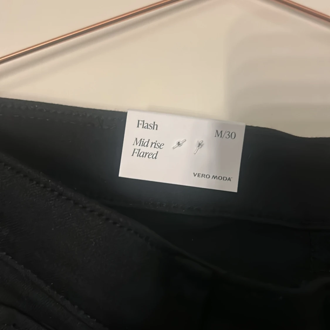 Svarta flared jeans från Vero Moda - 2