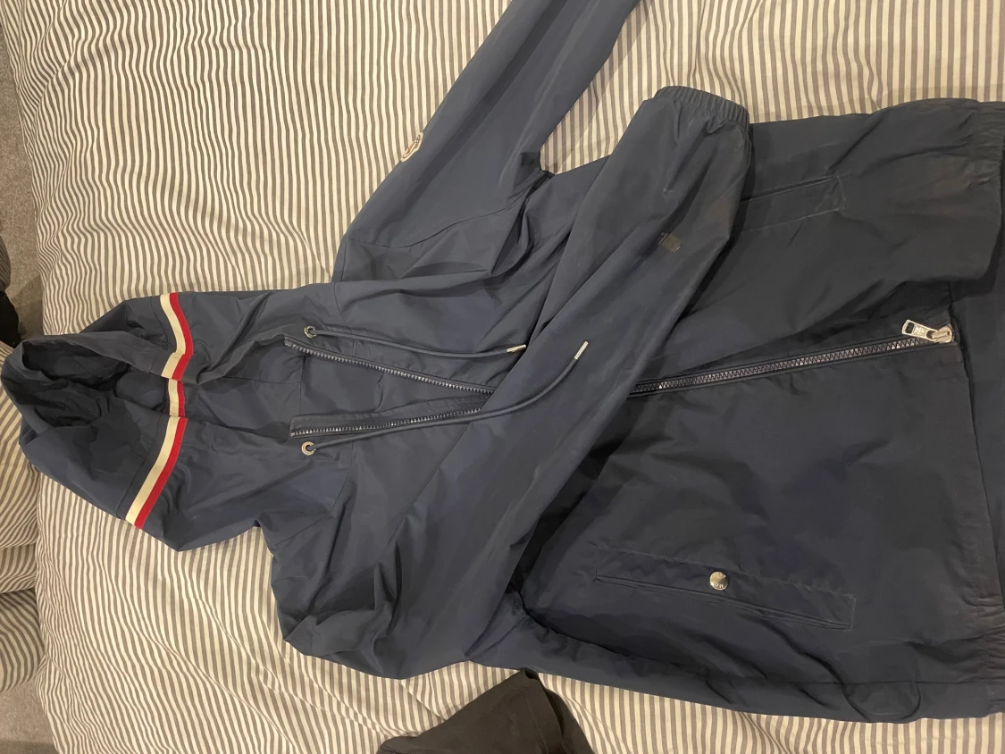 Mörkblå vindjacka från Moncler - 1