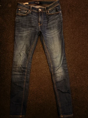 Snygga  jeans från Jack & Jones - Snygga blå jeans från Jack & Jones storlek 29/30