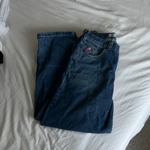 Polar bigboys - OG polar bigboys i storlek L. Blåa bigboys som inte säljs längre med den og patchen vid fickan, bra skick men syns att de vart använda