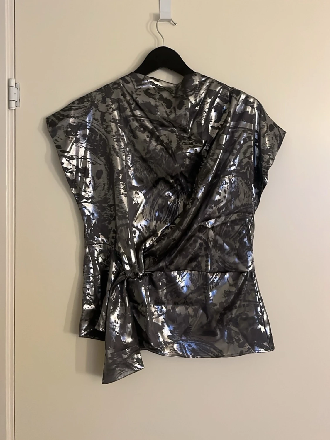 Silvrig omlottopp med knyt - 1