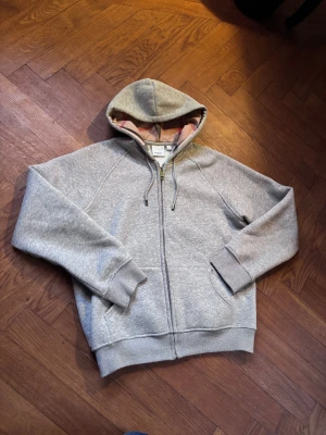 Burberry hoodie - Passar som storlek S, nyskick 