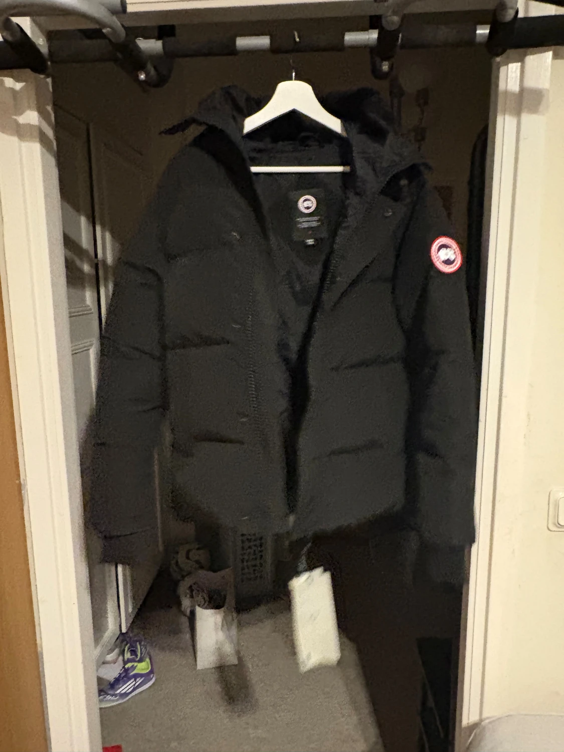 Svart pufferjacka från Canada Goose - 1