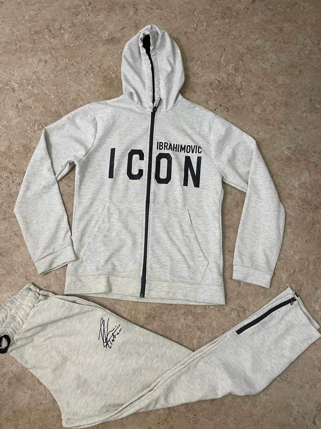 Grå mjukisbyxor Dsquared2 x Ibrahimovic