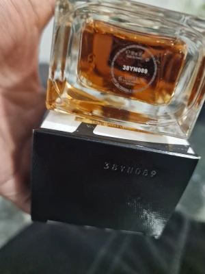 YSL Libre Intense EdP - YSL Libre Eau de Parfum Intense – en ikonisk parfym med snygg design och lyxig känsla. Perfekt för dig som vill sticka ut och visa din stil. Volym och ingredienser syns ej på bilderna.