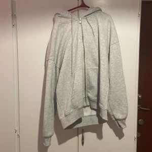 Munkjacka - Hej, jag säljer min munkjacka. Skriv vid intresse.