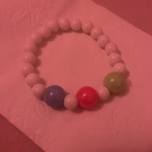 Armband - Hej, säljer min armband. Skriv vid intresse.