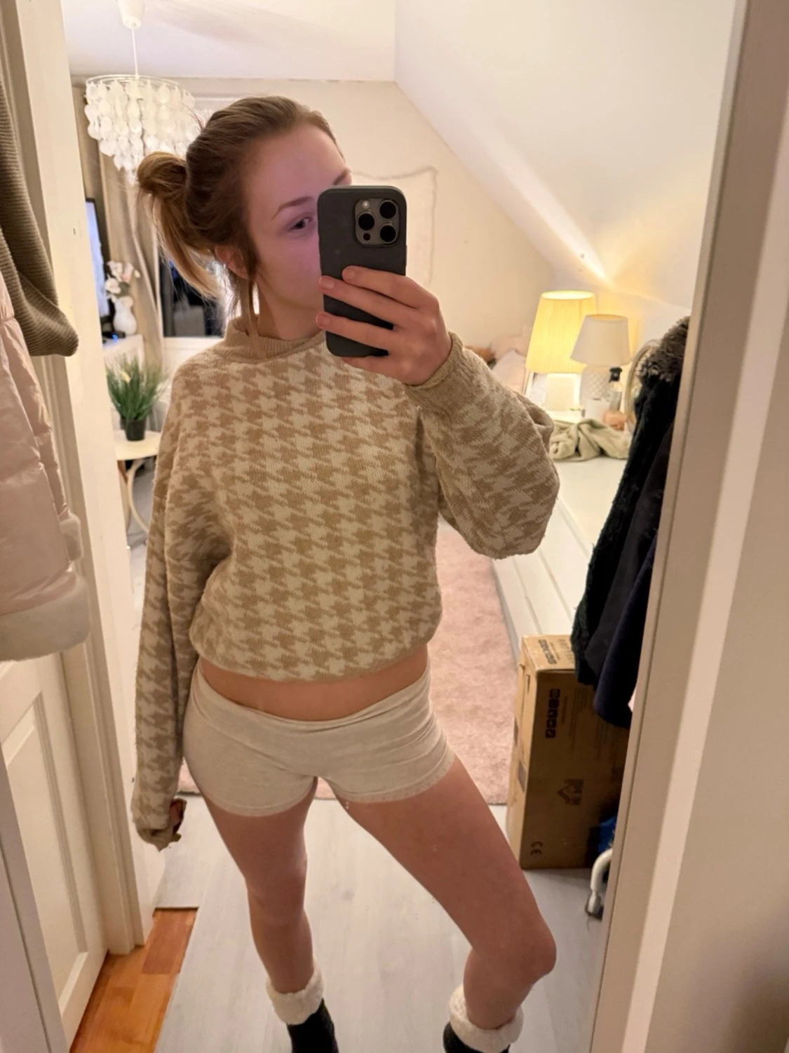 Beige stickad tröja med hundtandsmönster H&M