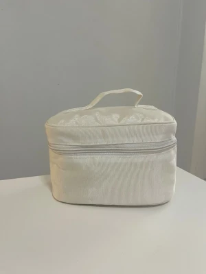 Cellesse Cellulitemassagesystem  - Philips Cellesse Cellulitemassagesystem HP 5230 med tillbehör och förvaringsväska. Kommer inte till användning.