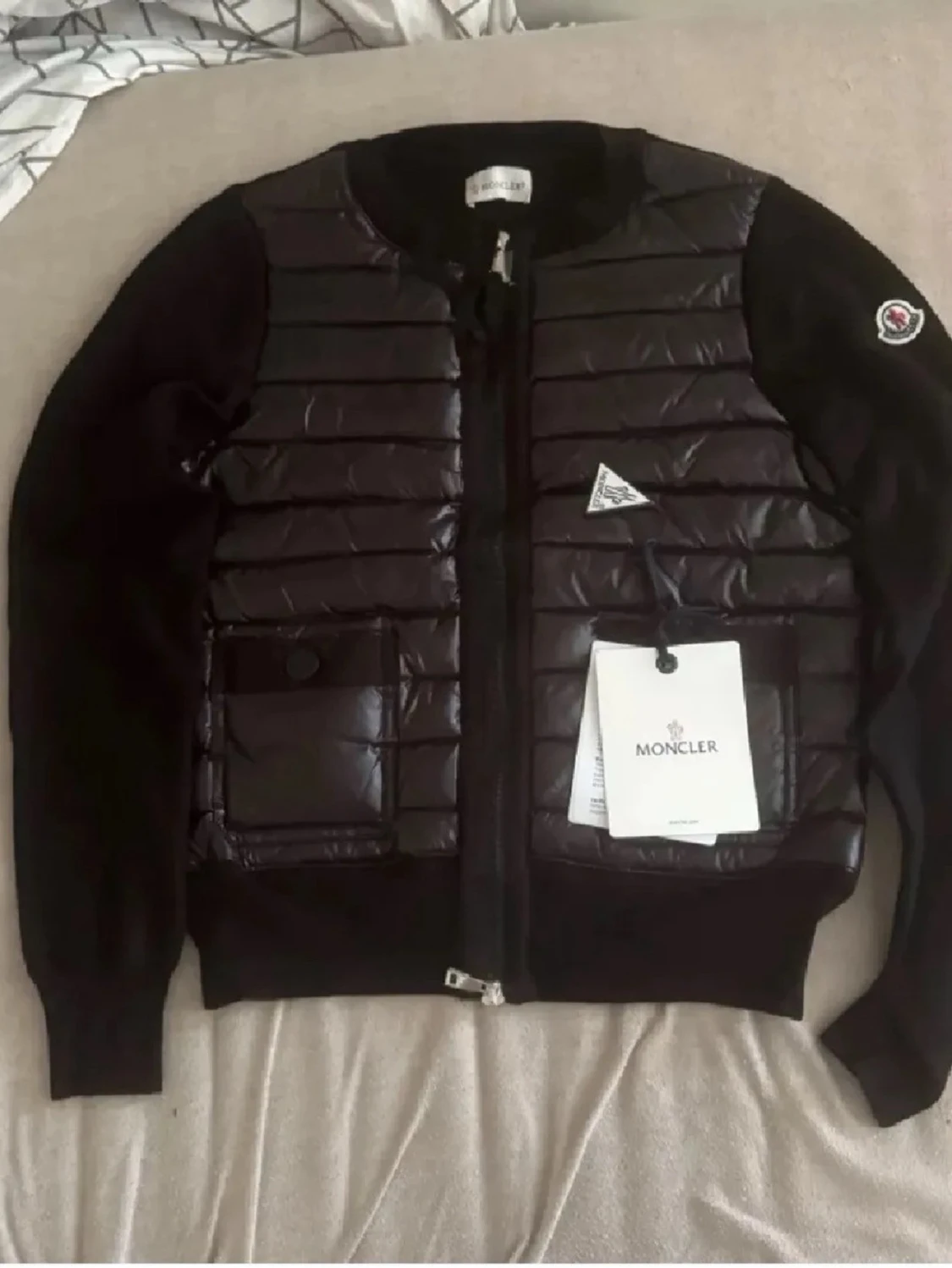 Svart quiltad pufferjacka från Moncler - 1