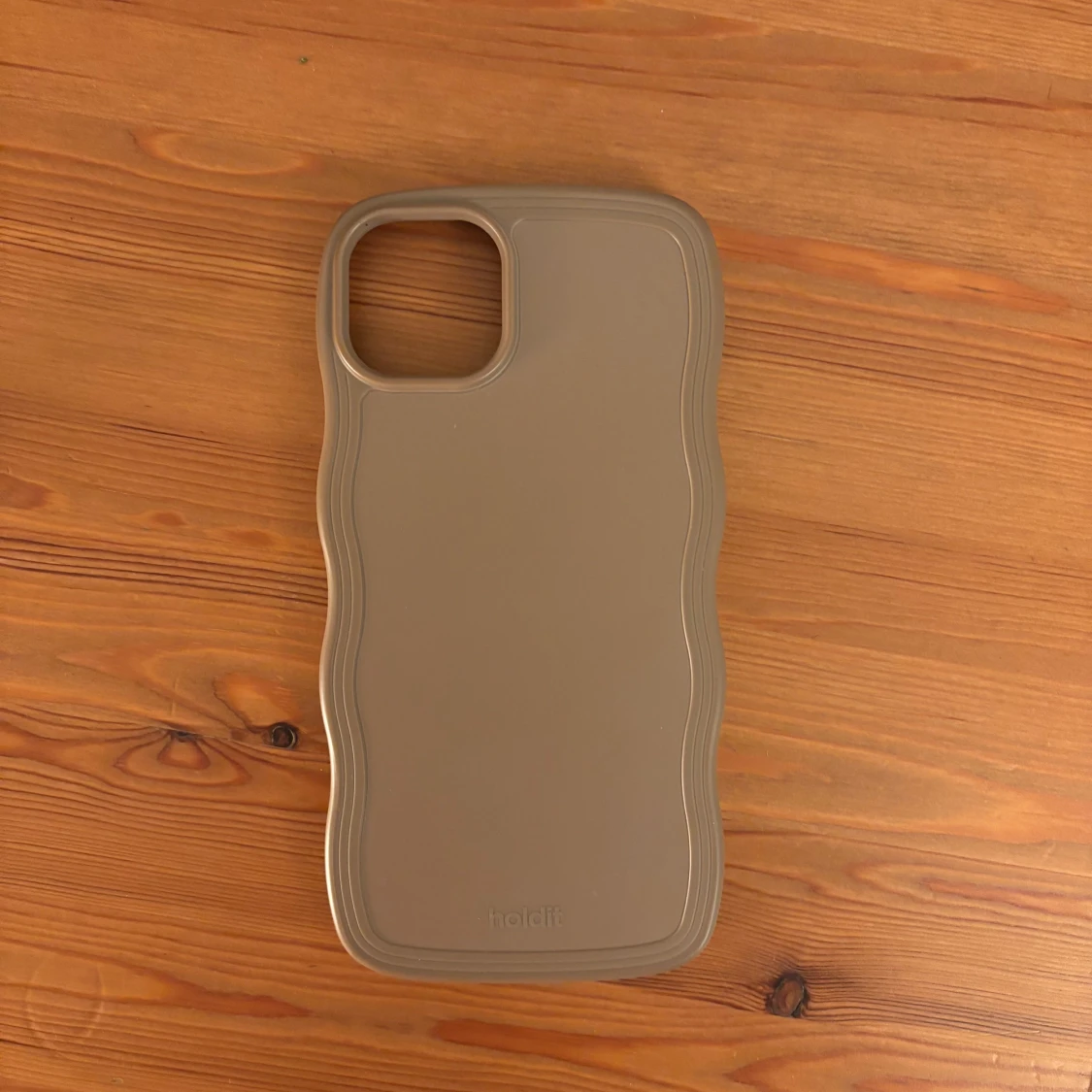 iPhone 15 plus wavy case Holdit - 2