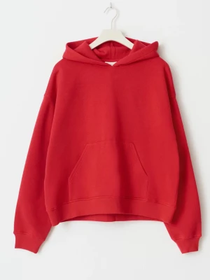 Hoodie - En röd hoodie från Gina som tyvärr har en fläk på framsidan. Ge gärna prisförslag💕 ( skriv för egna bilder ) 