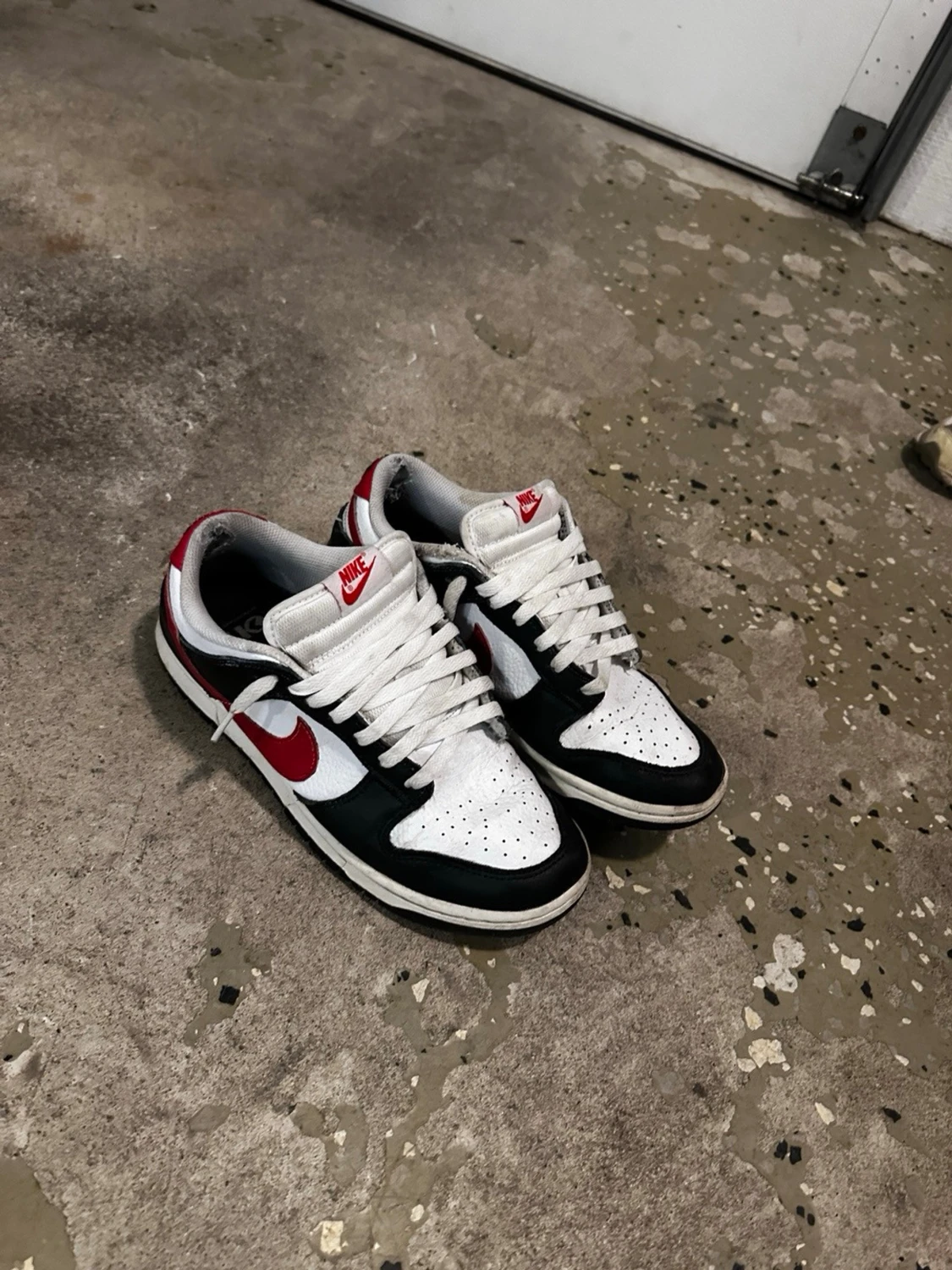 Nike Dunk Low svart/vit/röd