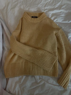 orange stickad tröja - kolla bild 2 för defekter