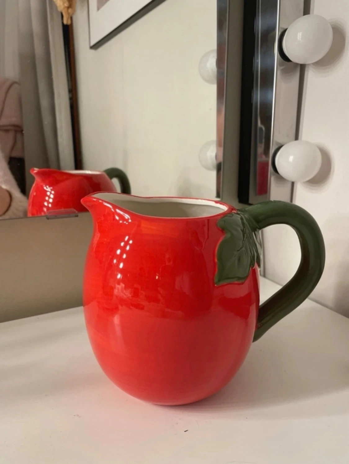 Röd vattenkanna från Åhléns Home - 2