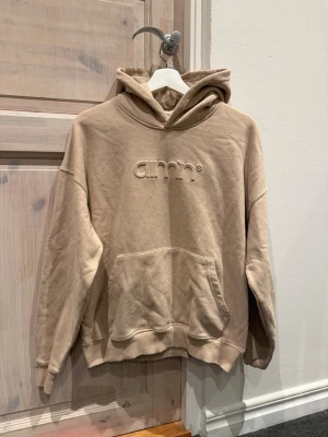 Hoodie  - Beige Aimn Hoodie, bara använd nån gång.