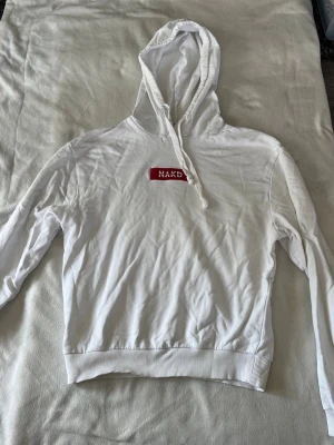 Hoodie  - Hoodie från Nakd, fläckar finns! Inte testat att ta bort men vanish eller galltvål borde funka🥰