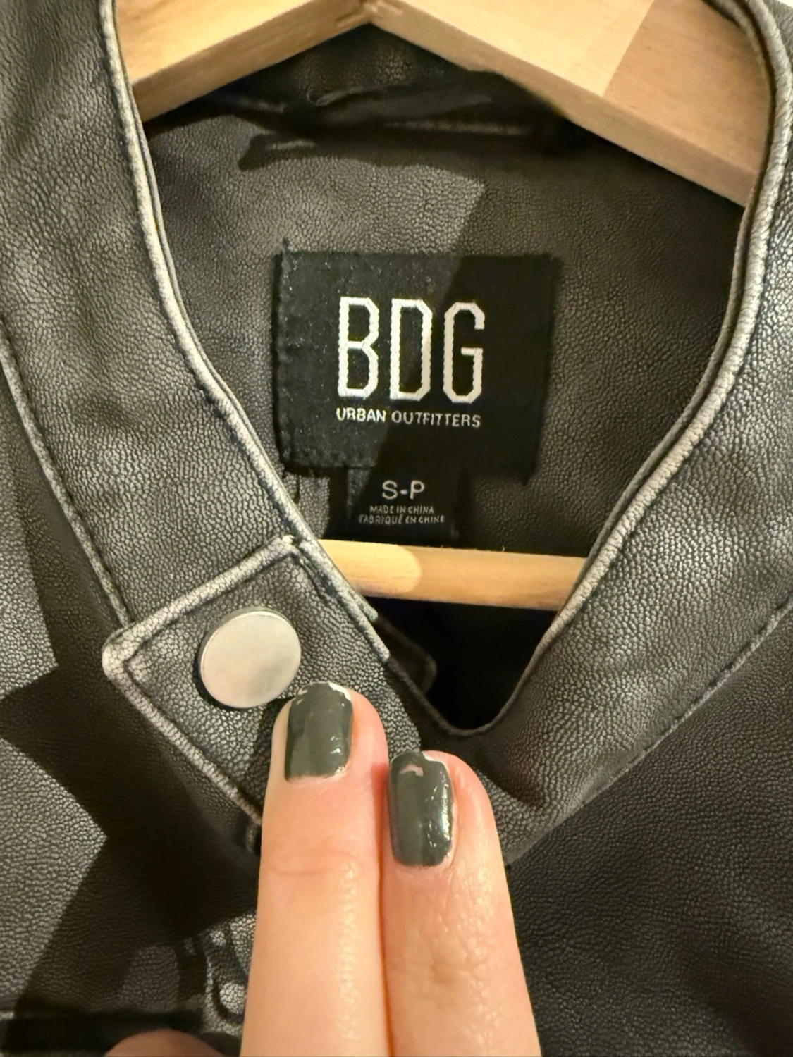 Svart skinnjacka från BDG Urban Outfitters - 2