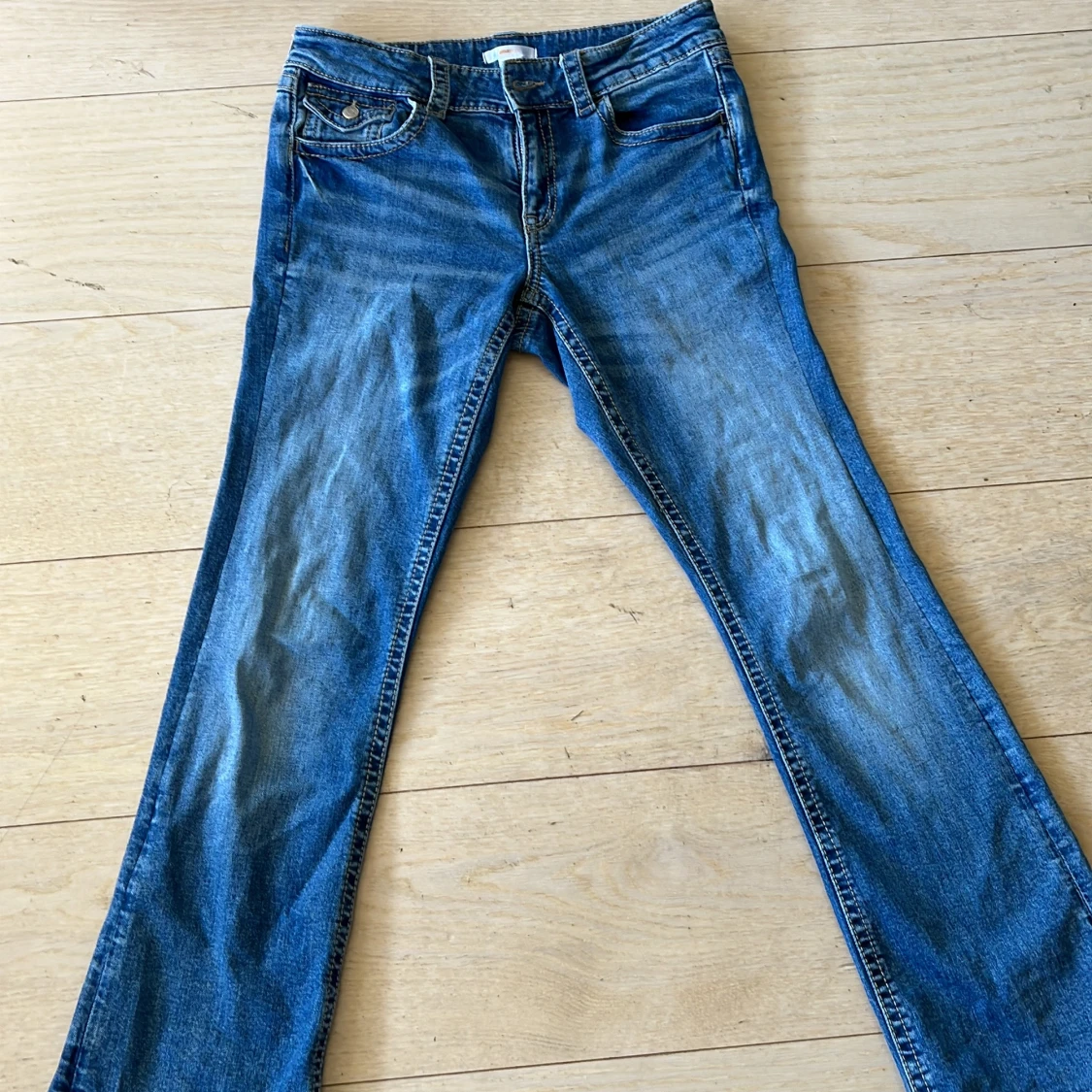 Blå jeans från Gina Tricot, storlek 170 - 2