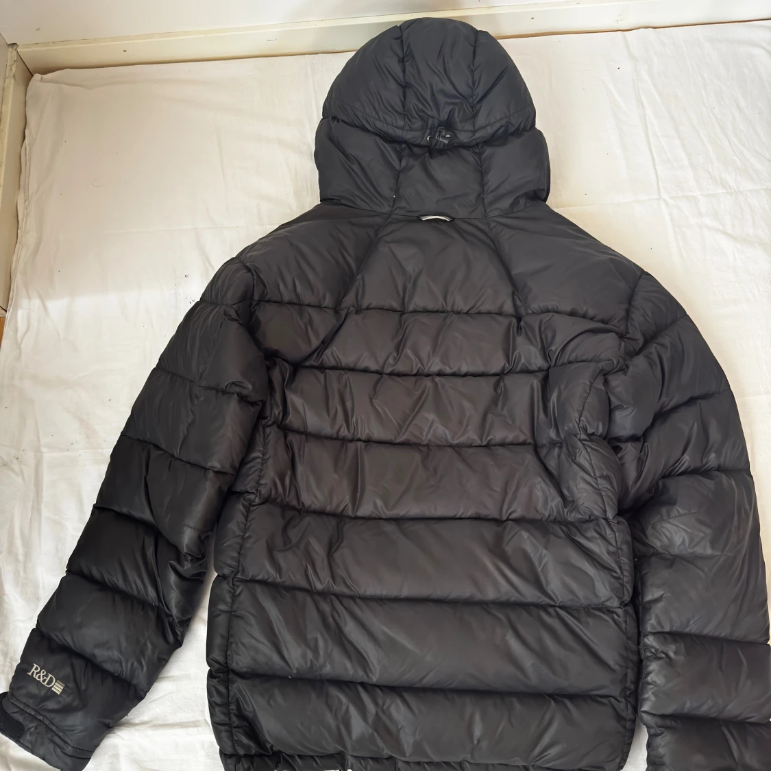 Svart dunjacka Peak Performance storlek L - 1