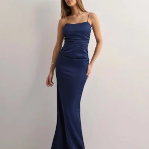 Balklänning  - Säljer min balklänning från Nelly, då den inte kommer få nån användning längre. Endast använd på balen o den är i bra skick. 