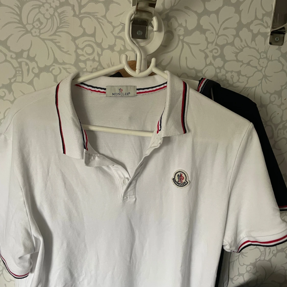 Moncler pikétröjor svart & vit - 1