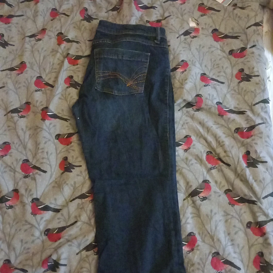 Mörkblå jeans med utsvängda ben - 2