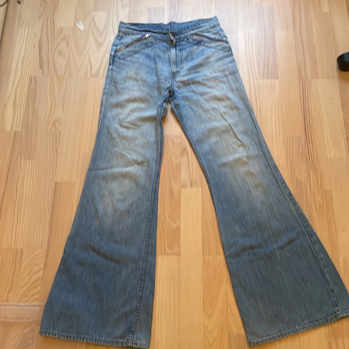 Blå bootcut jeans